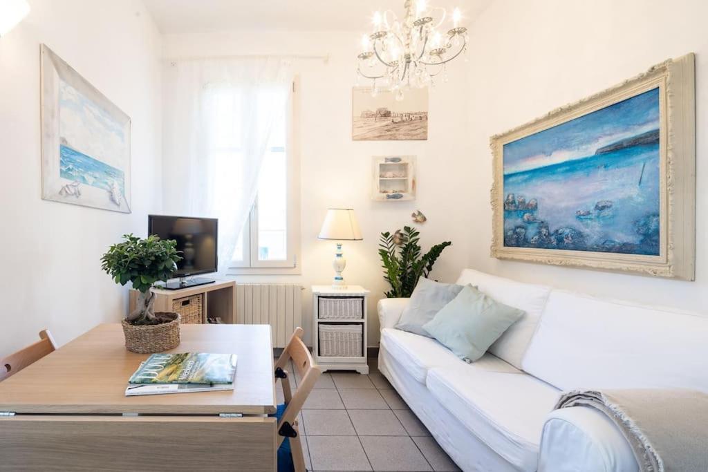 Art Of Living 100 Meters From The Sea. Apartment Marina di Pietrasanta Bagian luar foto
