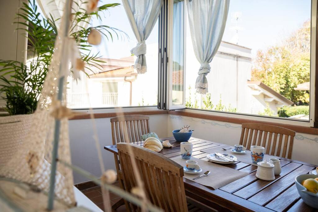 Art Of Living 100 Meters From The Sea. Apartment Marina di Pietrasanta Bagian luar foto