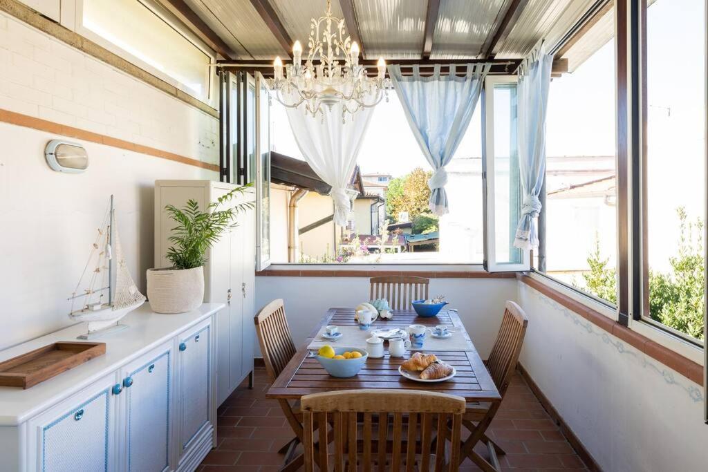 Art Of Living 100 Meters From The Sea. Apartment Marina di Pietrasanta Bagian luar foto